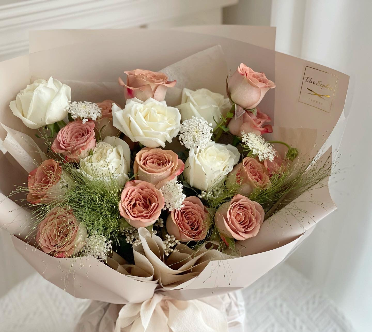 Cappucino white rose mixture