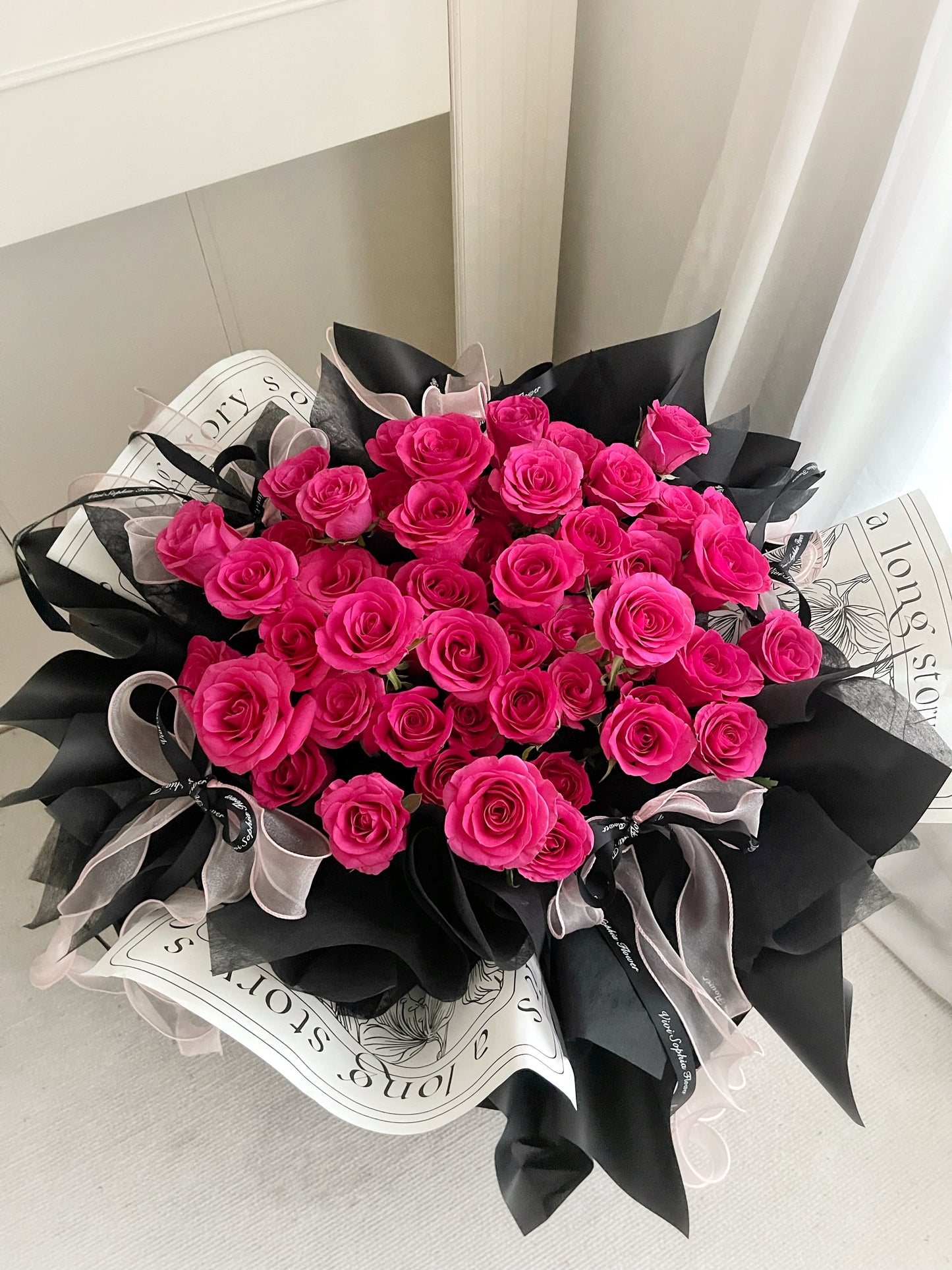 52 Black Hot pink Roses