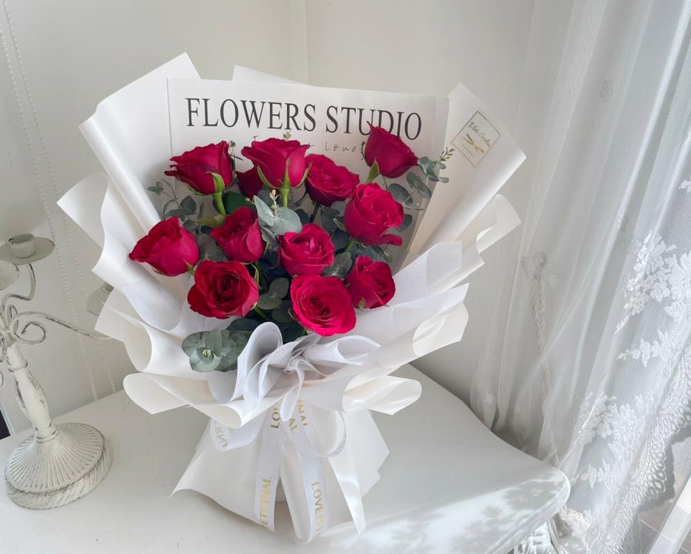 10 Red India roses